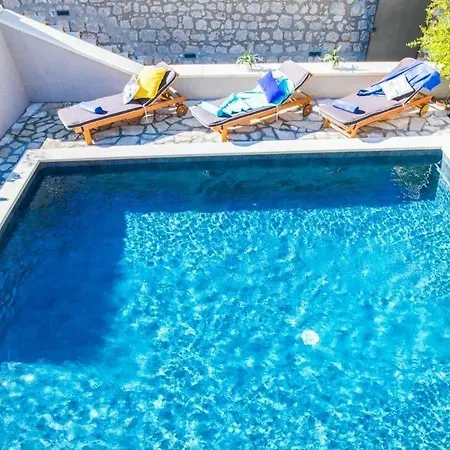 Srebreno Sleeps 8 Pool Air Con Wifi
