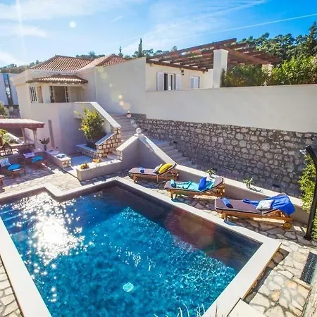 Srebreno Sleeps 8 Pool Air Con Wifi Mlini