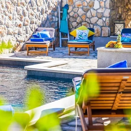 Srebreno Sleeps 8 Pool Air Con Wifi Mlini