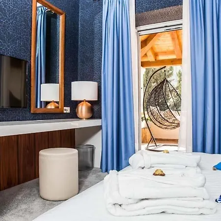 Srebreno Sleeps 8 Pool Air Con Wifi *