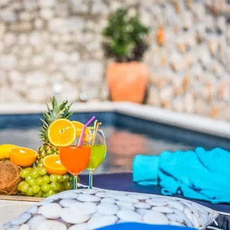 Srebreno Sleeps 8 Pool Air Con Wifi *